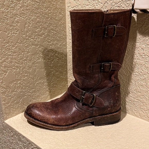 Frye boots size 7 women’s worn once, too big for my daughter so selling - Picture 3 of 10